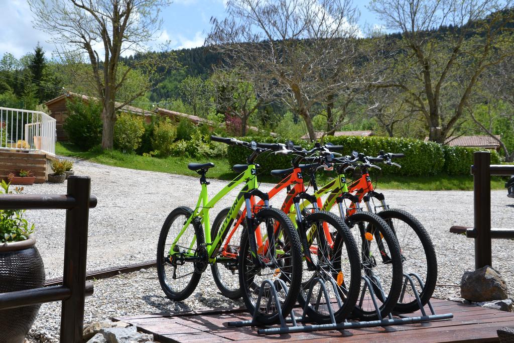 Camping La Mare Aux Fees Hotel Roquefeuil Bagian luar foto