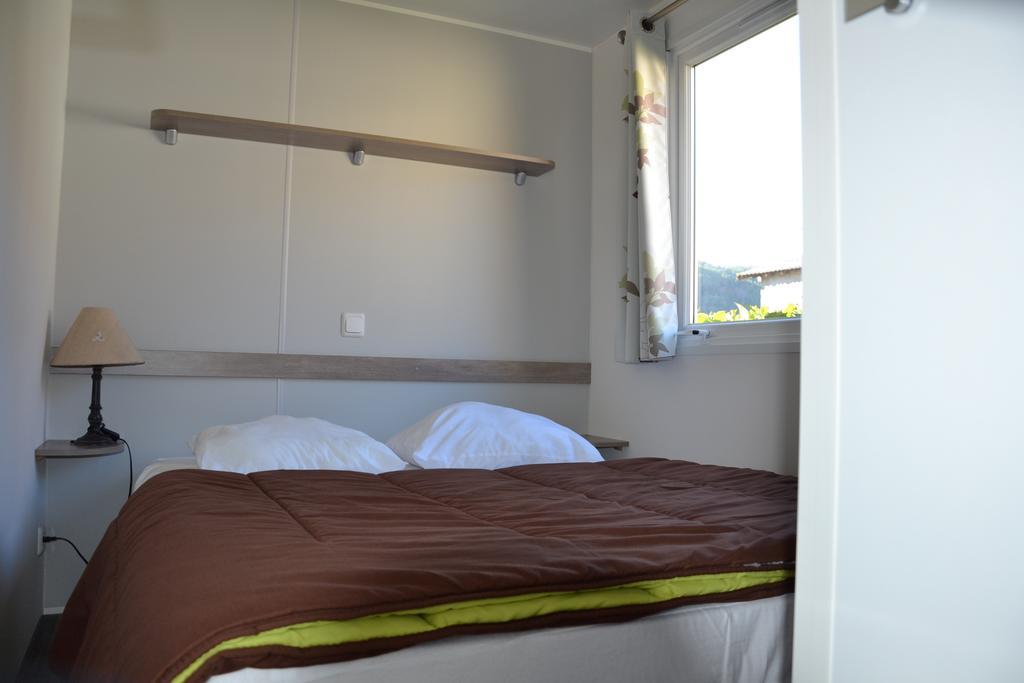Camping La Mare Aux Fees Hotel Roquefeuil Bagian luar foto