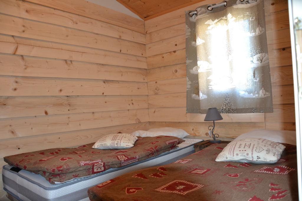 Camping La Mare Aux Fees Hotel Roquefeuil Bagian luar foto