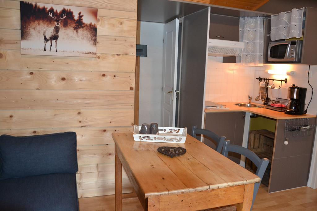 Camping La Mare Aux Fees Hotel Roquefeuil Bagian luar foto