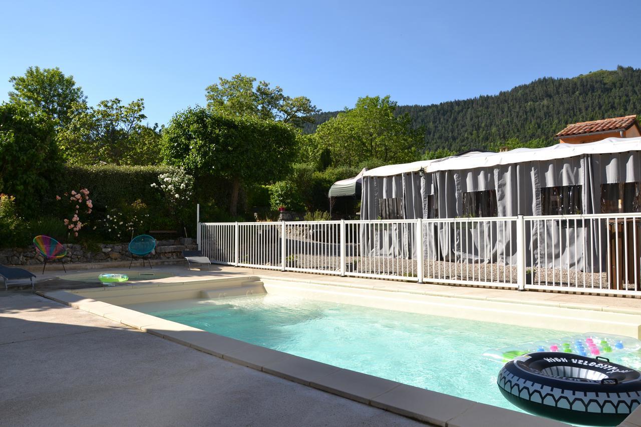 Camping La Mare Aux Fees Hotel Roquefeuil Bagian luar foto